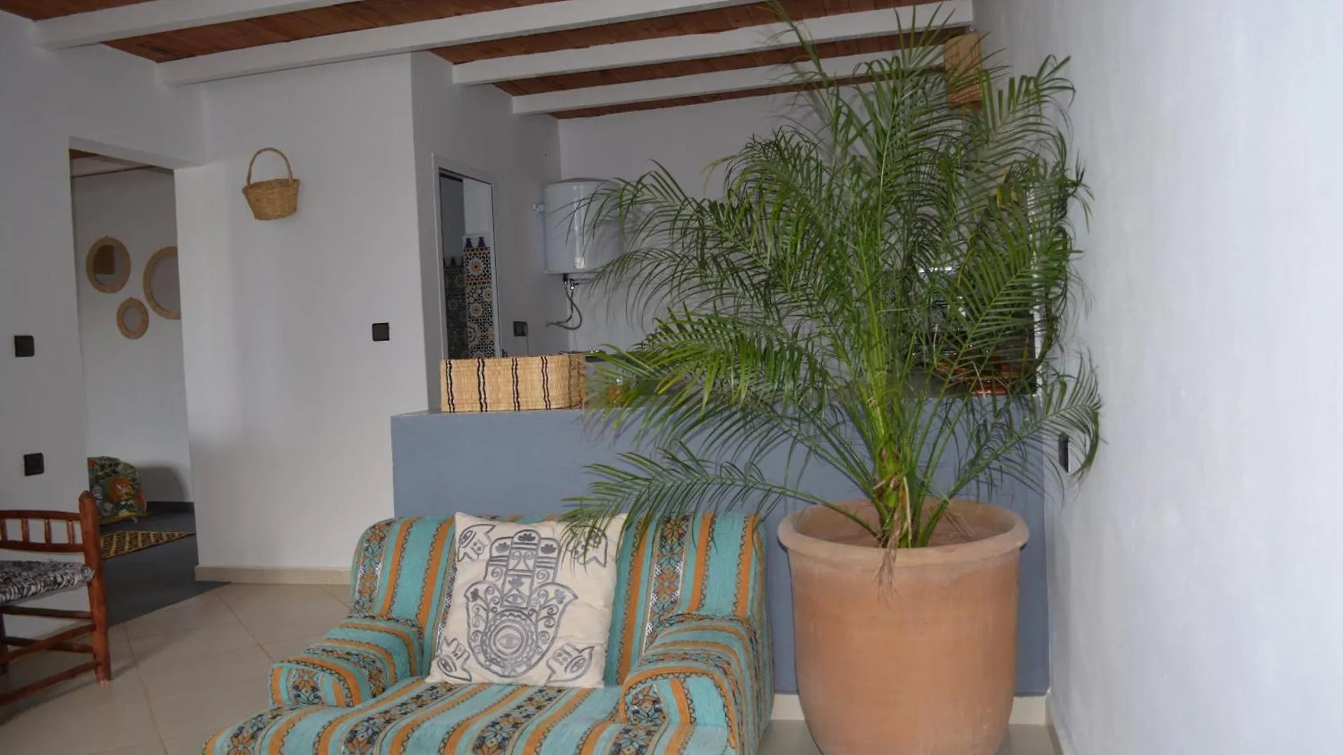 אסאוירה Surf House Lodge אתר קמפינג