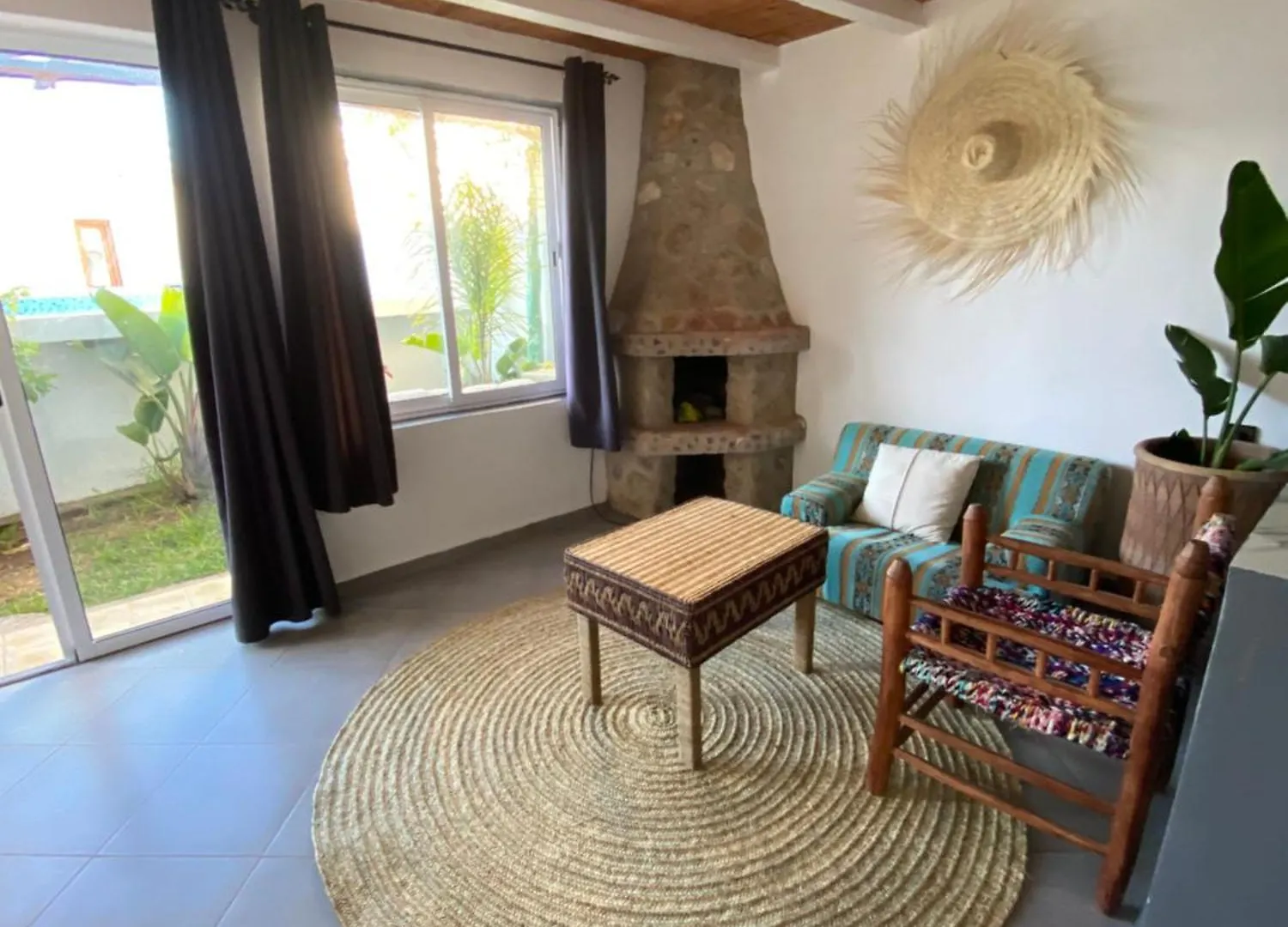 אסאוירה Surf House Lodge אתר קמפינג